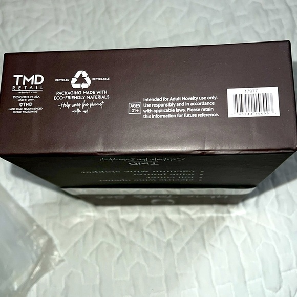 TMD Retail: Floral Four Piece Wine Tools - Picture 2 of 3